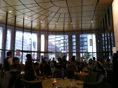 St.Regis Osakaの一階にあるフレンチ St.Regis Osakaの一階にあるフレンチ